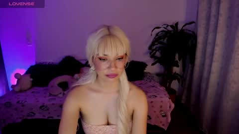 Snapshot of nataly_29 chatting on 05-13-26, 02:09 MissNatis online show from 05-13-26, 02:09
