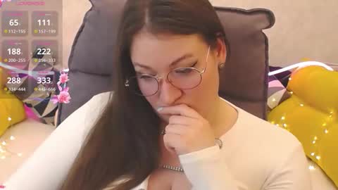 Snapshot of nataly_cute1 chatting on 03-01-25, 02:15 Nataly online show from 03-01-25, 02:15