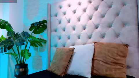 Snapshot of nataly_lblanck chatting on 10-11-25, 11:42 nataly_lblanck online show from 10-11-25, 11:42