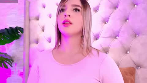 Snapshot of nataly_lblanck chatting on 10-21-25, 12:06 nataly_lblanck online show from 10-21-25, 12:06