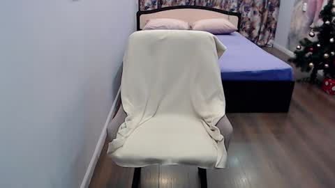 Snapshot of natalyaberd chatting on 12-21-24, 07:49 natalyaberd online show from 12-21-24, 07:49