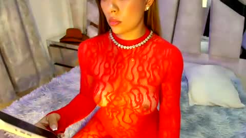 Snapshot of natalyefoster chatting on 06-30-26, 06:20 Natalye foster online show from 06-30-26, 06:20