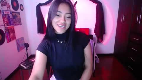 Snapshot of natalyescobar_lx chatting on 12-23-24, 05:22 Nataly Escobar online show from 12-23-24, 05:22