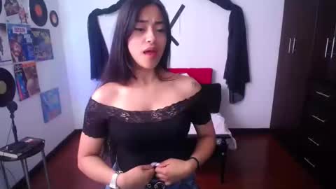 Snapshot of natalyescobar_lx chatting on 12-26-24, 05:19 Nataly Escobar online show from 12-26-24, 05:19