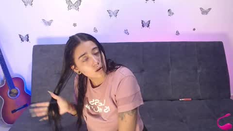 Snapshot of natalygreww chatting on 02-22-25, 06:52 online show from 02-22-25, 06:52