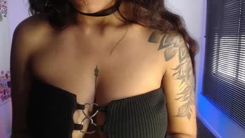 Snapshot of natalygreww chatting on 09-30-25, 09:09 online show from 09-30-25, 09:09