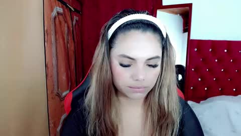 Snapshot of natasha__magics chatting on 10-24-25, 01:57 natasha__magics online show from 10-24-25, 01:57