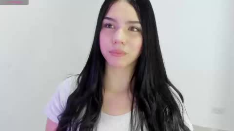 Snapshot of natasha_su chatting on 02-18-25, 10:25 Natalia online show from 02-18-25, 10:25