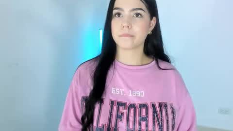 Snapshot of natasha_su chatting on 09-17-25, 11:17 Natalia online show from 09-17-25, 11:17