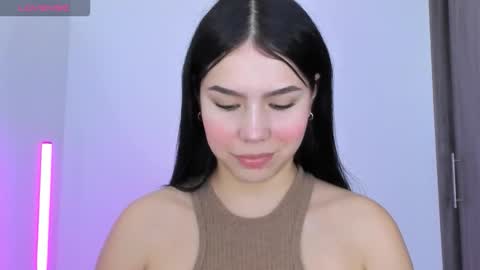 Snapshot of natasha_su chatting on 12-18-25, 10:05 Natalia online show from 12-18-25, 10:05