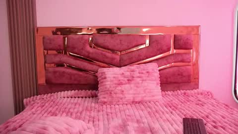 Natasha Vesper  online show from 10-25-25, 01:40