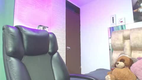   online show from 10-05-25, 03:27