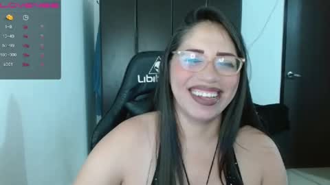 Snapshot of natashasmithe chatting on 01-31-25, 04:25 Natasha Smithe online show from 01-31-25, 04:25