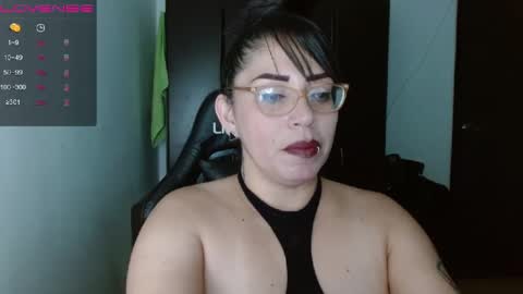 Snapshot of natashasmithe chatting on 02-05-25, 12:10 Natasha Smithe online show from 02-05-25, 12:10