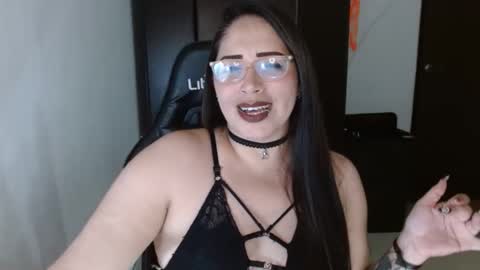 Snapshot of natashasmithe chatting on 10-17-25, 01:31 Natasha Smithe online show from 10-17-25, 01:31