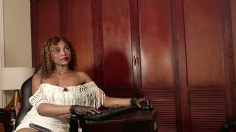 Snapshot of natazhaqueen chatting on 04-11-26, 04:06 nathalia online show from 04-11-26, 04:06