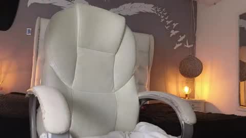 Snapshot of nathaly_blue chatting on 12-17-24, 10:32 nathaly_blue online show from 12-17-24, 10:32