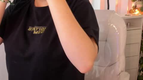 nathalyy_ds online show from 05-12-26, 06:49