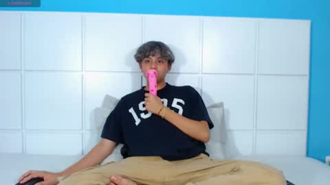 nathanbell1 online show from 09-12-25, 02:33
