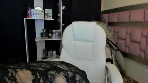 Snapshot of natsuki_09 chatting on 02-13-25, 04:32 Nat online show from 02-13-25, 04:32