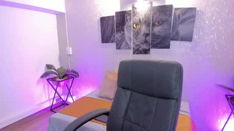 Snapshot of natt_collins chatting on 11-12-25, 04:57 Natalia online show from 11-12-25, 04:57