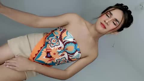 Nathalie smith online show from 06-04-26, 05:13