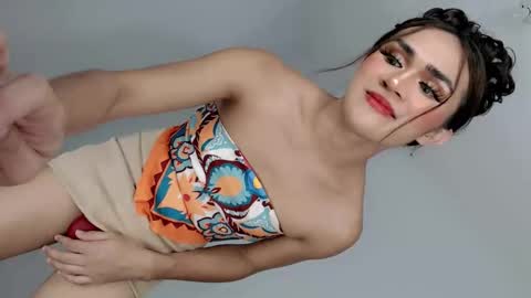 Nathalie smith online show from 06-05-26, 05:47