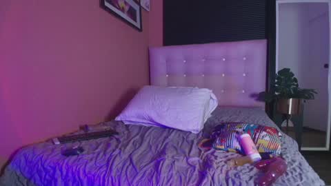 Gwen  online show from 12-10-24, 10:58