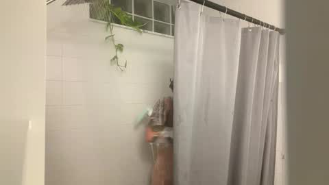 nature_boiii online show from 11-04-25, 05:17