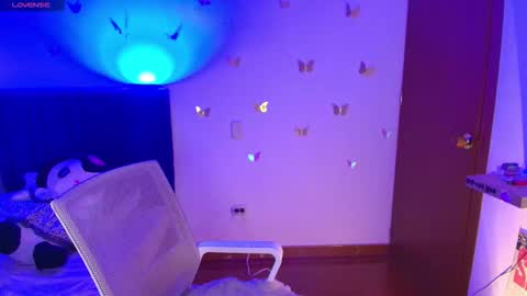 Snapshot of naty_lux19 chatting on 12-20-25, 01:02 Fernanda online show from 12-20-25, 01:02