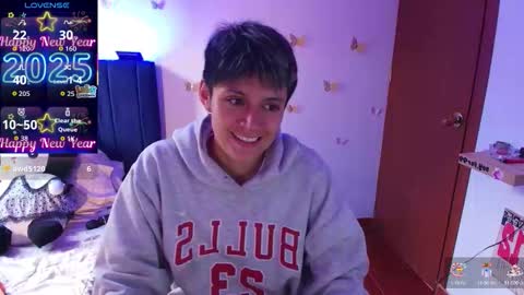 Snapshot of naty_lux19 chatting on 12-22-25, 06:38 Fernanda online show from 12-22-25, 06:38