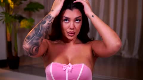 Snapshot of natydesiree chatting on 05-30-26, 07:44 Naty online show from 05-30-26, 07:44