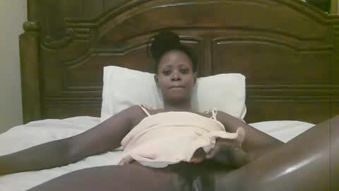 Snapshot of naughty_babe000 chatting on 01-19-26, 02:37 alisha online show from 01-19-26, 02:37