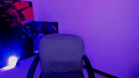 Snapshot of naughty_butt chatting on 10-07-25, 03:42 Megan online show from 10-07-25, 03:42