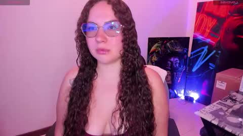 Snapshot of naughty_butt chatting on 03-18-26, 05:10 Megan online show from 03-18-26, 05:10