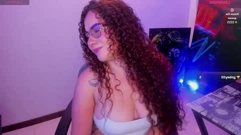 Snapshot of naughty_butt chatting on 04-12-26, 05:29 Megan online show from 04-12-26, 05:29