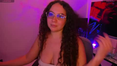 Snapshot of naughty_butt chatting on 05-06-26, 03:13 Megan online show from 05-06-26, 03:13