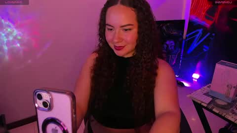 Snapshot of naughty_butt chatting on 05-11-26, 02:39 Megan online show from 05-11-26, 02:39