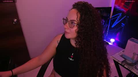 Snapshot of naughty_butt chatting on 05-15-26, 06:31 Megan online show from 05-15-26, 06:31
