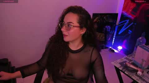Snapshot of naughty_butt chatting on 05-19-26, 04:08 Megan online show from 05-19-26, 04:08