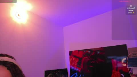 Snapshot of naughty_butt chatting on 05-27-26, 05:37 Megan online show from 05-27-26, 05:37
