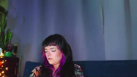 Snapshot of naughty_em_17 chatting on 06-21-26, 04:48 Em please help me reach 100 thumbs up 3 online show from 06-21-26, 04:48