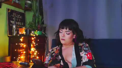 Snapshot of naughty_em_17 chatting on 06-23-26, 03:26 Em please help me reach 100 thumbs up 3 online show from 06-23-26, 03:26