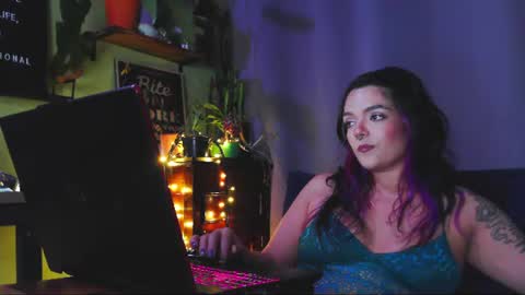 Snapshot of naughty_em_17 chatting on 06-24-26, 05:50 Em please help me reach 100 thumbs up 3 online show from 06-24-26, 05:50