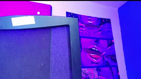 Snapshot of naughty_em_17 chatting on 07-07-26, 10:47 Em please help me reach 100 thumbs up 3 online show from 07-07-26, 10:47