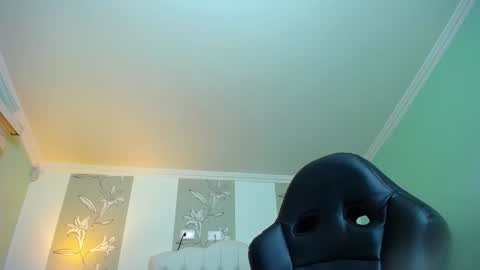 Snapshot of naughty_kittenm chatting on 01-11-25, 11:12 Kitten online show from 01-11-25, 11:12