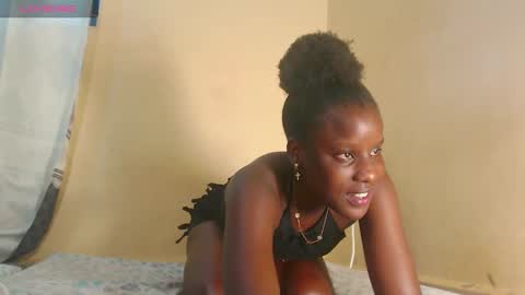 Snapshot of naughty_kitty021 chatting on 09-18-25, 01:35 naomi online show from 09-18-25, 01:35