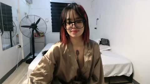 Snapshot of naughty_mariaxx chatting on 06-24-26, 10:47 Maria online show from 06-24-26, 10:47