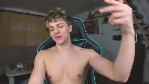 Snapshot of naughty_nik43 chatting on 02-24-25, 03:20 Nik online show from 02-24-25, 03:20