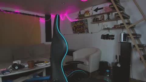 Snapshot of naughty_nik43 chatting on 02-26-25, 03:41 Nik online show from 02-26-25, 03:41